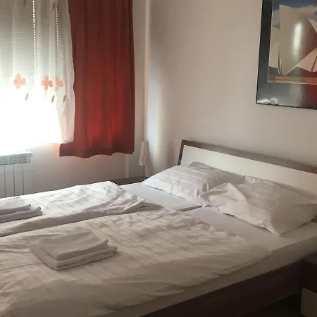 Homely In With Swimming Pool Apartamento Poreč